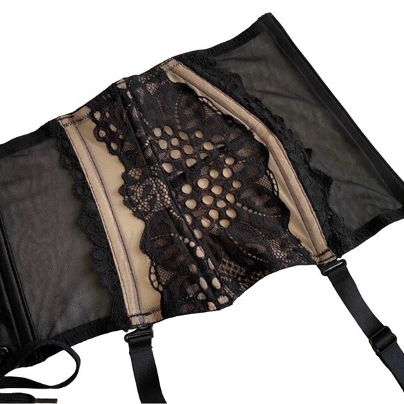 Victoria’s Secret black mesh garter belt waist cincher corset M/L - Picture 6 of 8